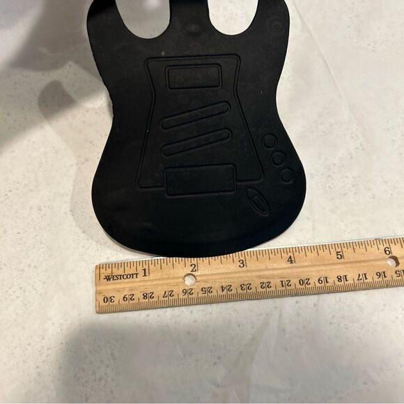 guitar Shaped spatula, Black Silicone - Picture 6 of 6